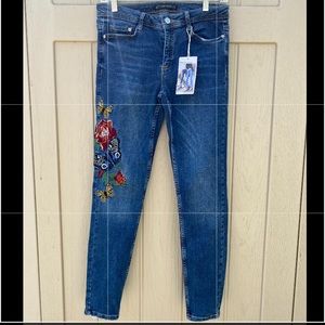 Zara Skinny Mid-Rise Butterfly Jeans. Size 6